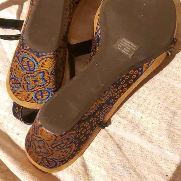 Multicolored Wedges - Picture 4 of 6